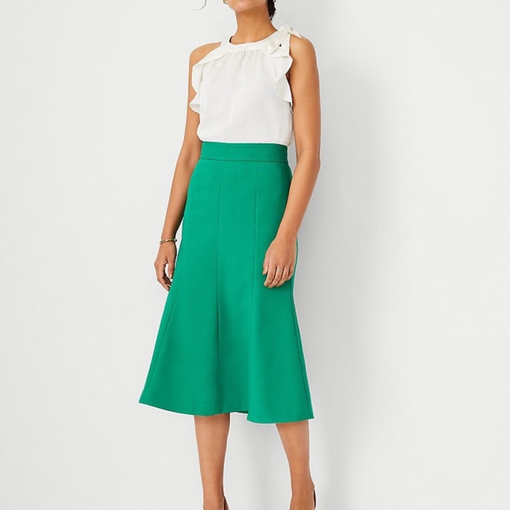 EUC Ann Taylor Size 6 Green Skirt